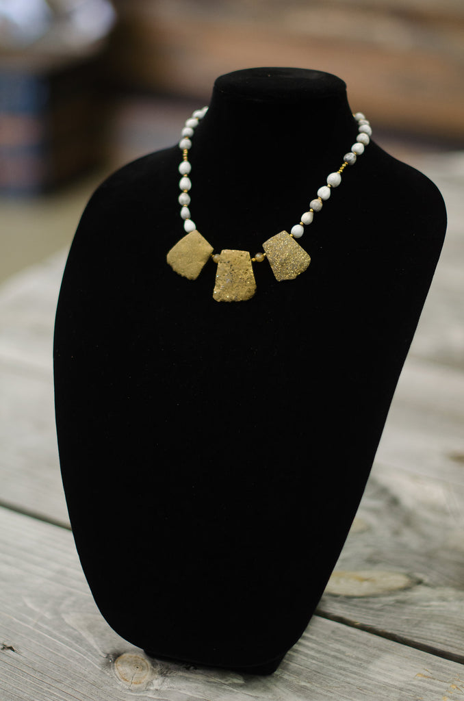 Gold Agate Chunk Seed Necklace- Extra Short
